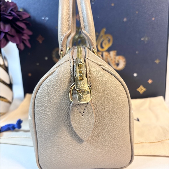 Beautiful Louis Vuitton Speedy Bandouliere 20 Dove Cream Sold - Picture 4 of 16